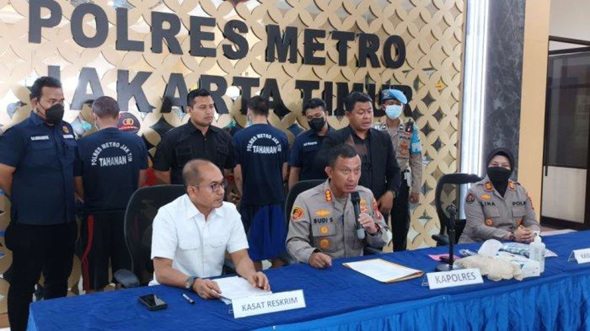 Kesal Ponselnya Terlindas, AR Tikam Sopir Bus Transjakarta Hingga Tewas